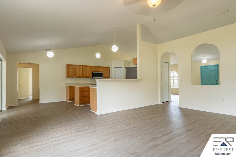 FULLY FENCED 4/2/2 IN DESIRABLE SEMINOLE WOODS property image