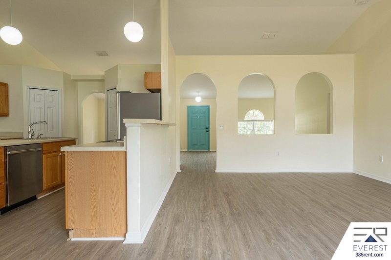 FULLY FENCED 4/2/2 IN DESIRABLE SEMINOLE WOODS property image