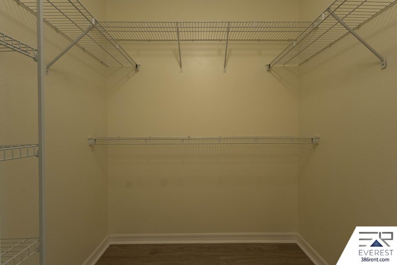 FULLY FENCED 4/2/2 IN DESIRABLE SEMINOLE WOODS property image