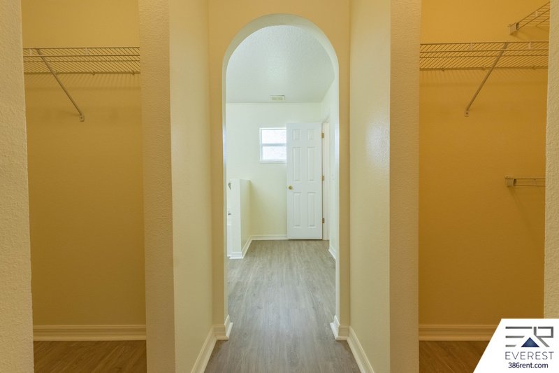 FULLY FENCED 4/2/2 IN DESIRABLE SEMINOLE WOODS property image