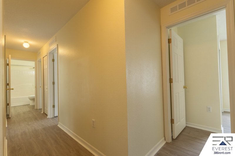 FULLY FENCED 4/2/2 IN DESIRABLE SEMINOLE WOODS property image