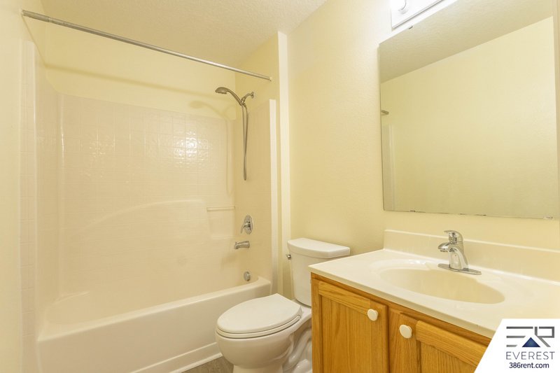 FULLY FENCED 4/2/2 IN DESIRABLE SEMINOLE WOODS property image