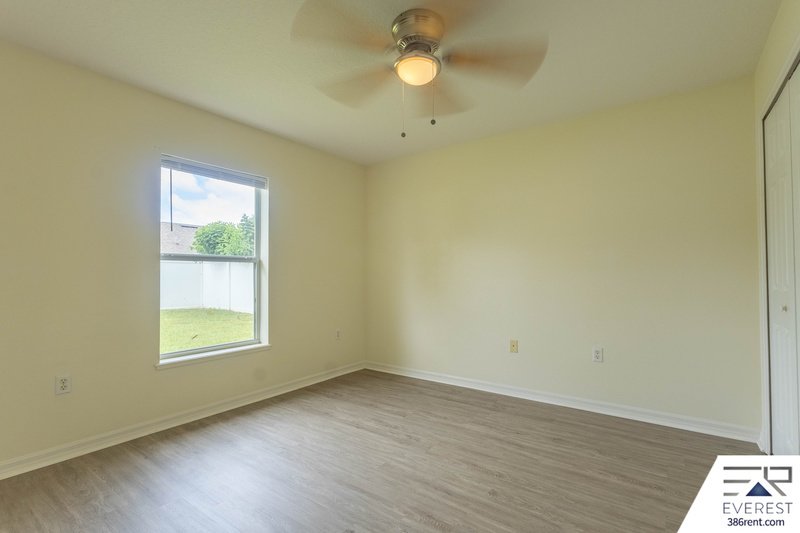 FULLY FENCED 4/2/2 IN DESIRABLE SEMINOLE WOODS property image