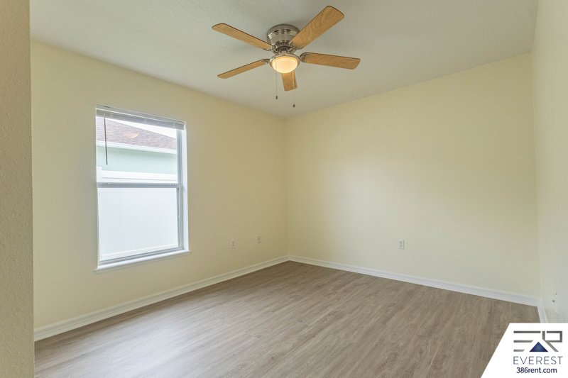FULLY FENCED 4/2/2 IN DESIRABLE SEMINOLE WOODS property image