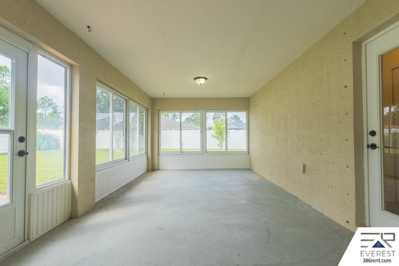 FULLY FENCED 4/2/2 IN DESIRABLE SEMINOLE WOODS property image