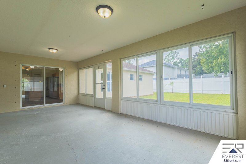 FULLY FENCED 4/2/2 IN DESIRABLE SEMINOLE WOODS property image