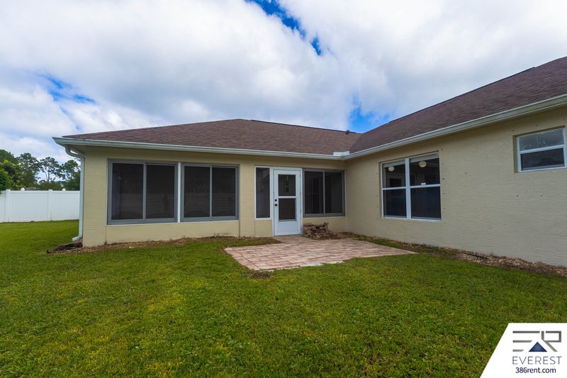 FULLY FENCED 4/2/2 IN DESIRABLE SEMINOLE WOODS property image