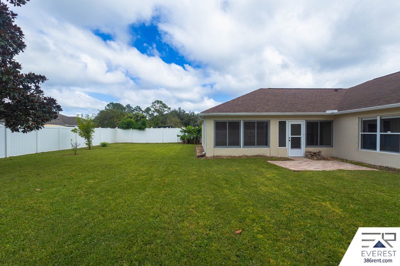 FULLY FENCED 4/2/2 IN DESIRABLE SEMINOLE WOODS property image