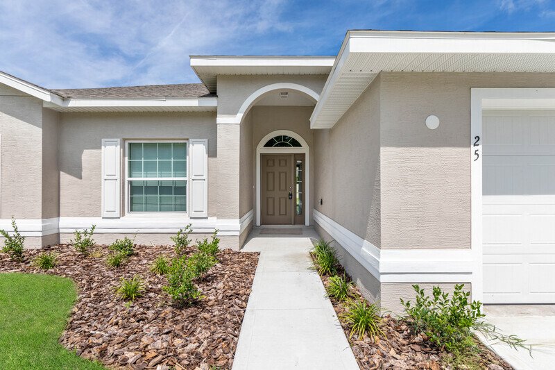 FULLY FENCED, LIKE NEW 3/2/2 IN DESIRABLE PINE GROVE property image