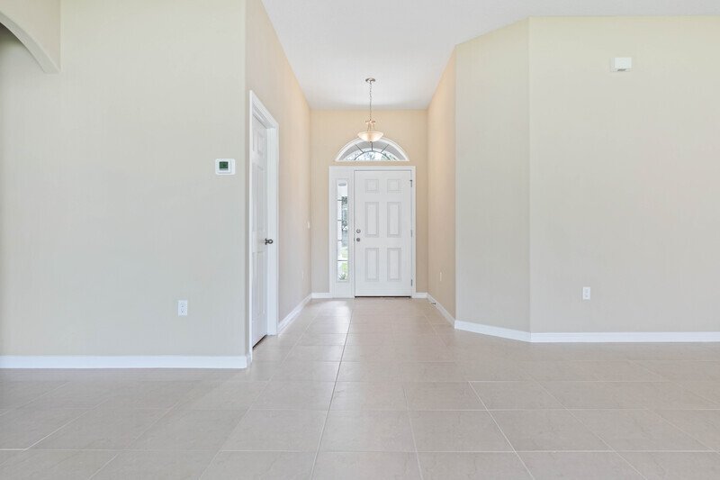 FULLY FENCED, LIKE NEW 3/2/2 IN DESIRABLE PINE GROVE property image