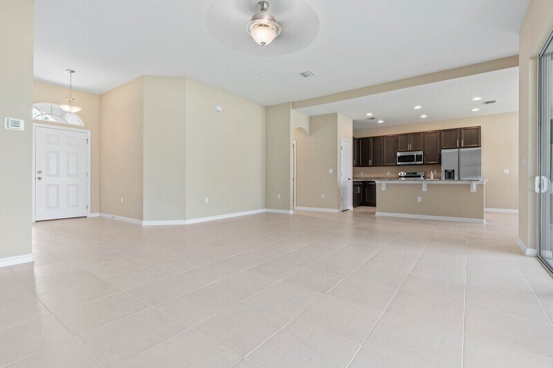 FULLY FENCED, LIKE NEW 3/2/2 IN DESIRABLE PINE GROVE property image