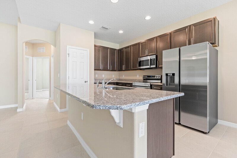 FULLY FENCED, LIKE NEW 3/2/2 IN DESIRABLE PINE GROVE property image