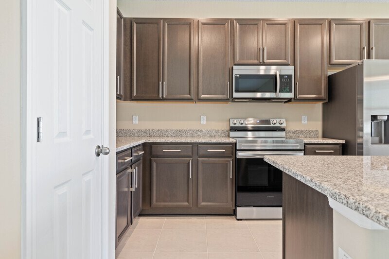 FULLY FENCED, LIKE NEW 3/2/2 IN DESIRABLE PINE GROVE property image