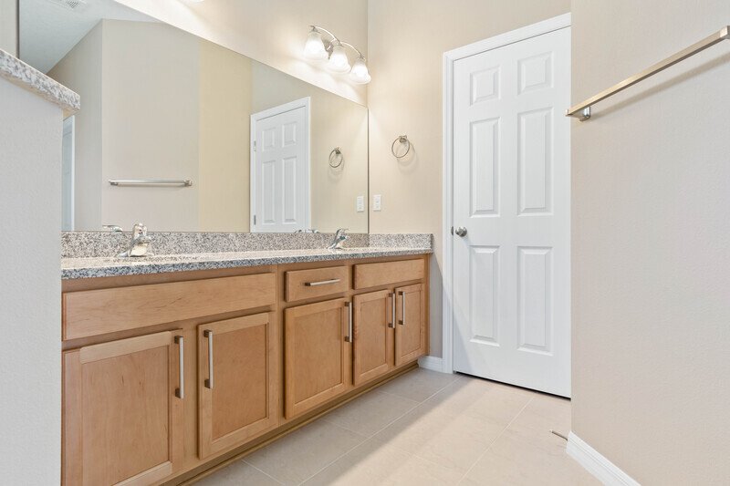 FULLY FENCED, LIKE NEW 3/2/2 IN DESIRABLE PINE GROVE property image