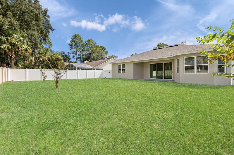 FULLY FENCED, LIKE NEW 3/2/2 IN DESIRABLE PINE GROVE property image