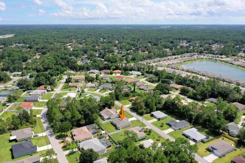 FULLY FENCED, LIKE NEW 3/2/2 IN DESIRABLE PINE GROVE property image