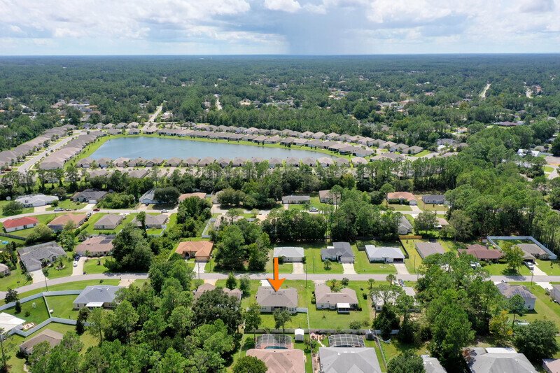 FULLY FENCED, LIKE NEW 3/2/2 IN DESIRABLE PINE GROVE property image