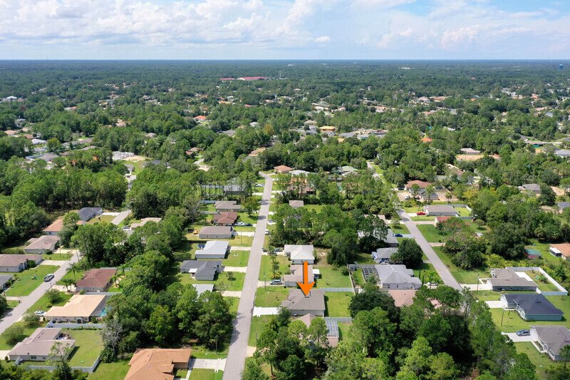 FULLY FENCED, LIKE NEW 3/2/2 IN DESIRABLE PINE GROVE property image