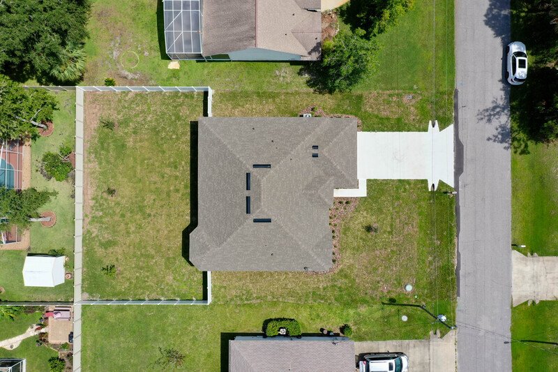 FULLY FENCED, LIKE NEW 3/2/2 IN DESIRABLE PINE GROVE property image