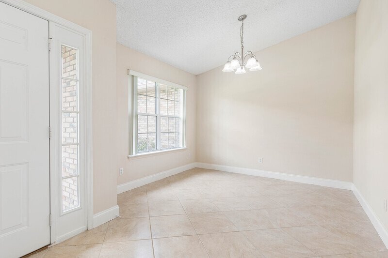 INVITING 3+DEN/2/2 IN DESIRABLE INDIAN TRAILS property image