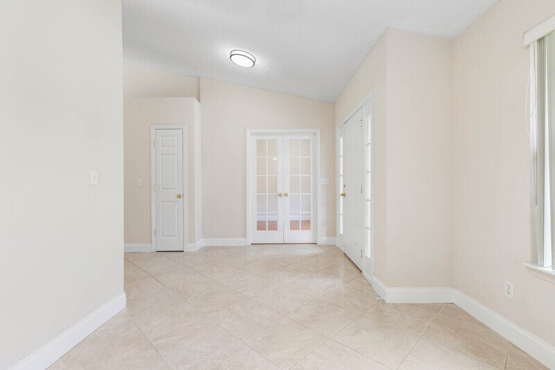 INVITING 3+DEN/2/2 IN DESIRABLE INDIAN TRAILS property image