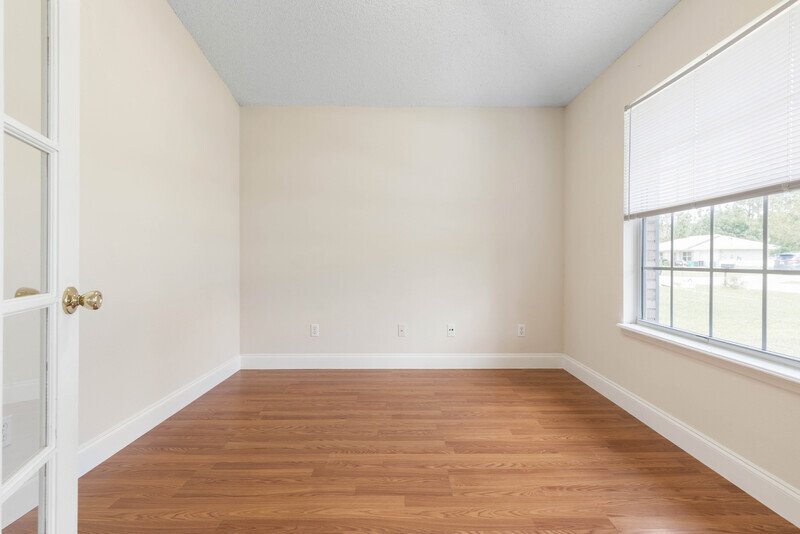 INVITING 3+DEN/2/2 IN DESIRABLE INDIAN TRAILS property image