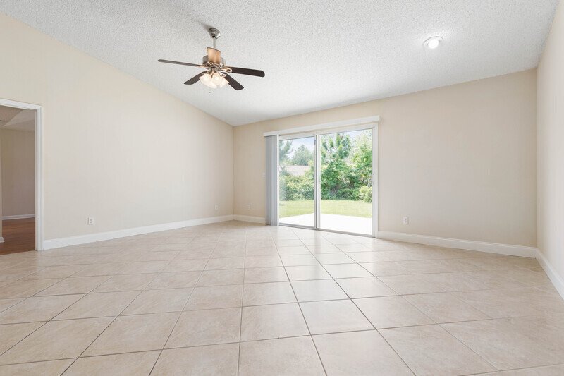 INVITING 3+DEN/2/2 IN DESIRABLE INDIAN TRAILS property image