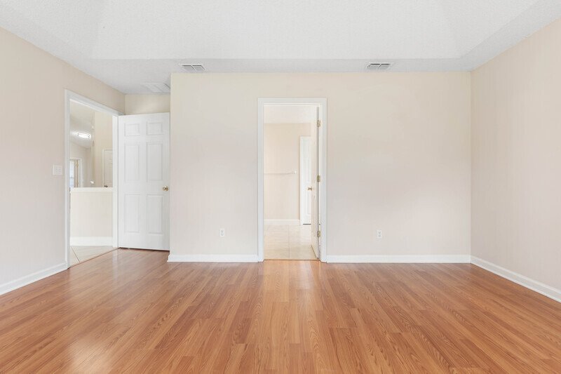 INVITING 3+DEN/2/2 IN DESIRABLE INDIAN TRAILS property image