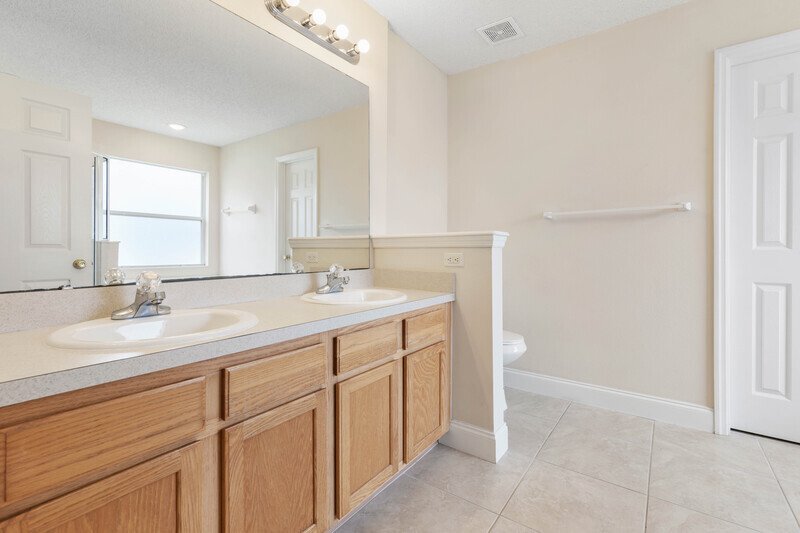 INVITING 3+DEN/2/2 IN DESIRABLE INDIAN TRAILS property image