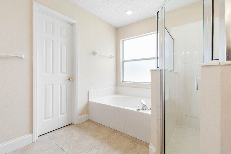 INVITING 3+DEN/2/2 IN DESIRABLE INDIAN TRAILS property image