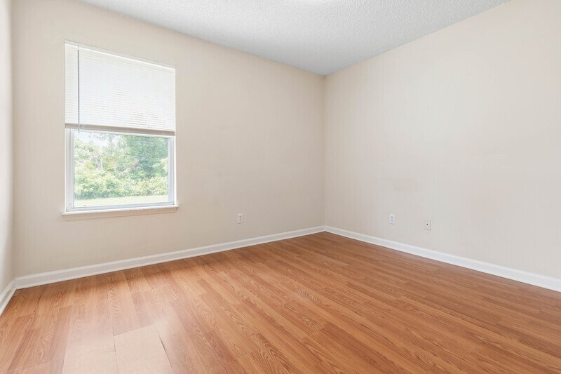 INVITING 3+DEN/2/2 IN DESIRABLE INDIAN TRAILS property image