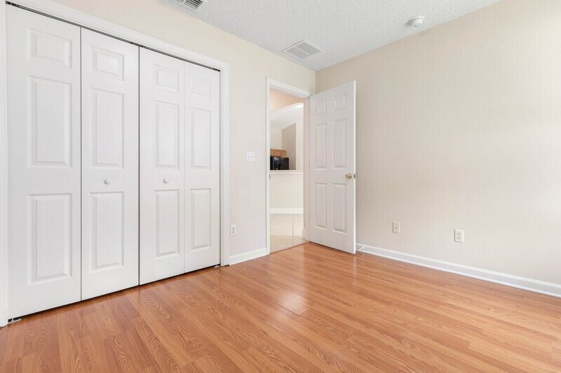 INVITING 3+DEN/2/2 IN DESIRABLE INDIAN TRAILS property image