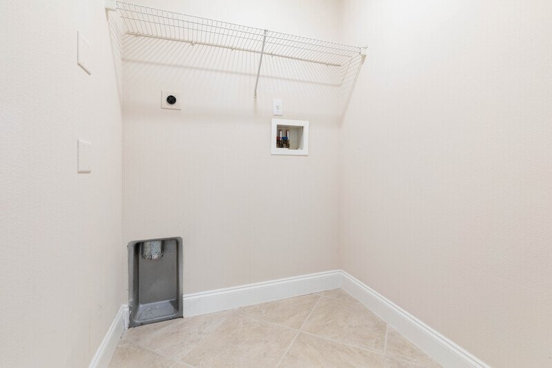 INVITING 3+DEN/2/2 IN DESIRABLE INDIAN TRAILS property image