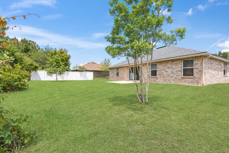 INVITING 3+DEN/2/2 IN DESIRABLE INDIAN TRAILS property image