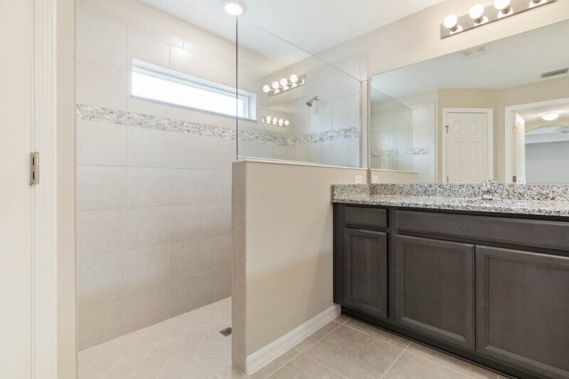 FULLY FENCED, LIKE NEW 4/2/2 IN DESIRABLE PINE LAKES property image
