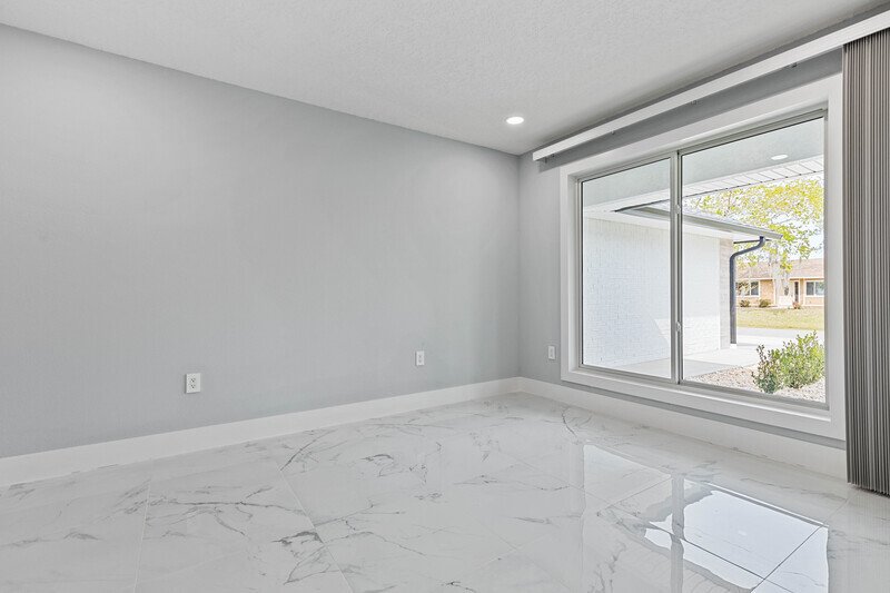 CUSTOM BUILT, FULLY FENCED, NEW REMODEL 4+DEN/2/2 IN DESIRABLE INDIAN TRAILS property image