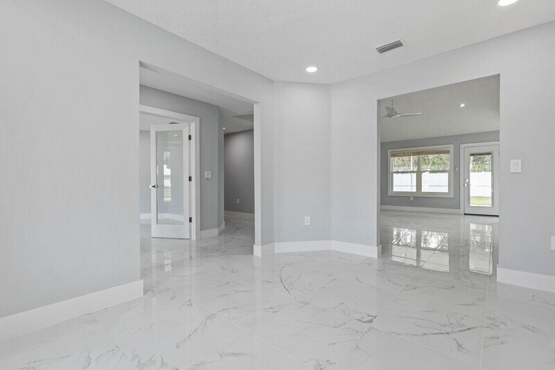 CUSTOM BUILT, FULLY FENCED, NEW REMODEL 4+DEN/2/2 IN DESIRABLE INDIAN TRAILS property image