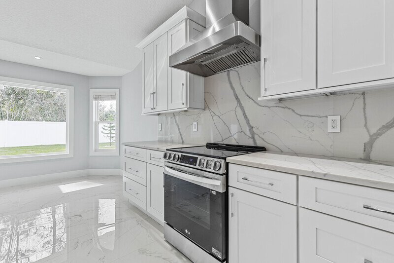 CUSTOM BUILT, FULLY FENCED, NEW REMODEL 4+DEN/2/2 IN DESIRABLE INDIAN TRAILS property image