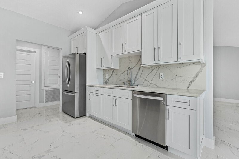 CUSTOM BUILT, FULLY FENCED, NEW REMODEL 4+DEN/2/2 IN DESIRABLE INDIAN TRAILS property image