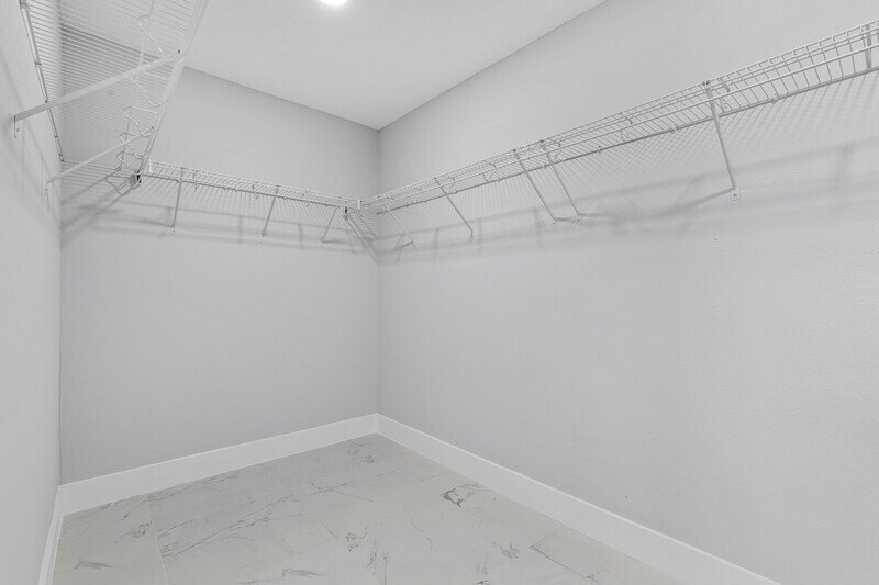 CUSTOM BUILT, FULLY FENCED, NEW REMODEL 4+DEN/2/2 IN DESIRABLE INDIAN TRAILS property image