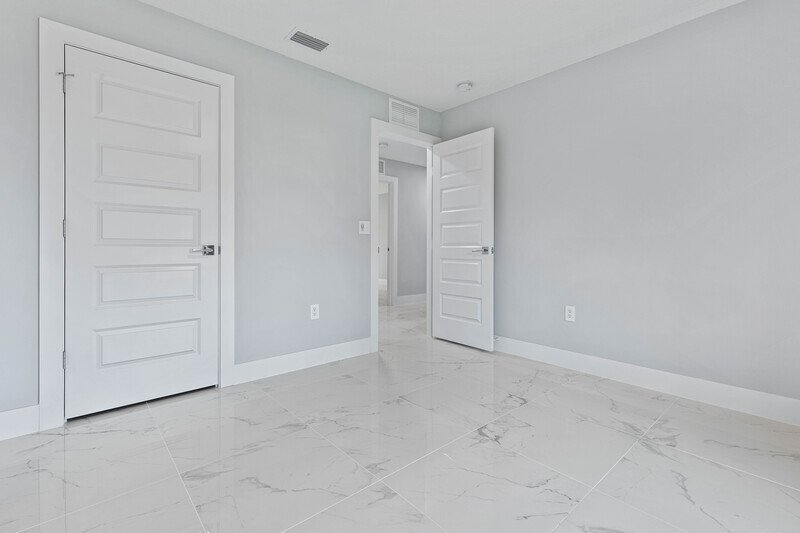 CUSTOM BUILT, FULLY FENCED, NEW REMODEL 4+DEN/2/2 IN DESIRABLE INDIAN TRAILS property image