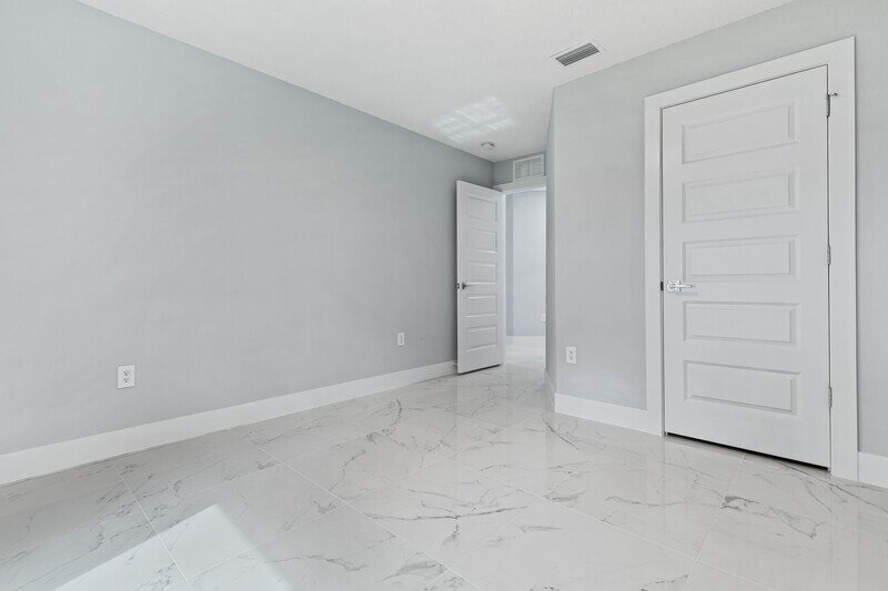 CUSTOM BUILT, FULLY FENCED, NEW REMODEL 4+DEN/2/2 IN DESIRABLE INDIAN TRAILS property image