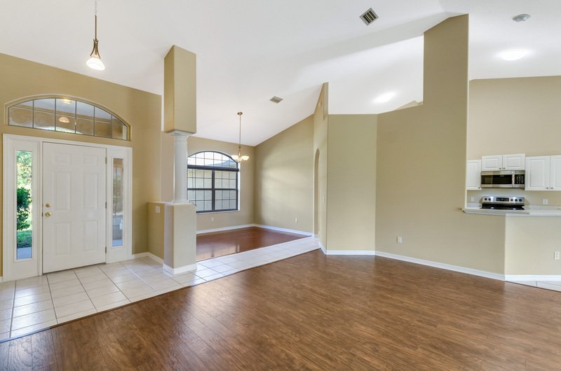 SPACIOUS 3+DEN/2/2 ON A CORNER LOT IN LEHIGH WOODS property image