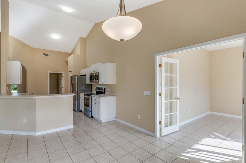 SPACIOUS 3+DEN/2/2 ON A CORNER LOT IN LEHIGH WOODS property image