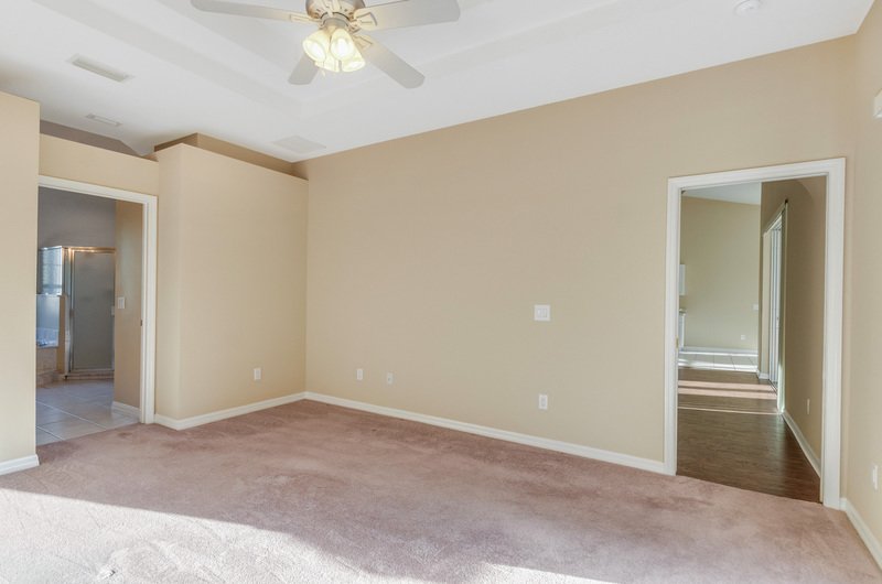 SPACIOUS 3+DEN/2/2 ON A CORNER LOT IN LEHIGH WOODS property image