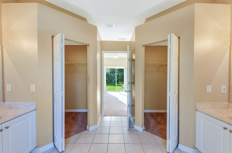 SPACIOUS 3+DEN/2/2 ON A CORNER LOT IN LEHIGH WOODS property image