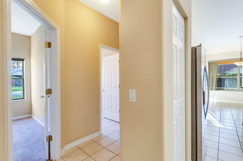 SPACIOUS 3+DEN/2/2 ON A CORNER LOT IN LEHIGH WOODS property image