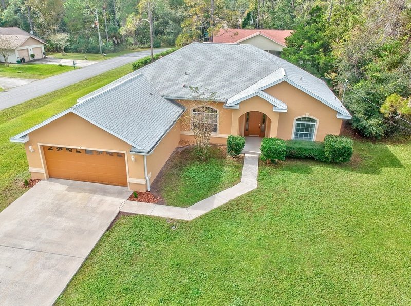 SPACIOUS 3+DEN/2/2 ON A CORNER LOT IN LEHIGH WOODS property image