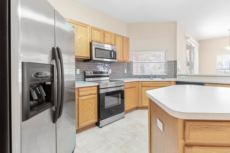 FULLY FENCED, SPACIOUS 3/2/2 ON A CUL DE SAC IN POPULAR LEHIGH WOODS property image