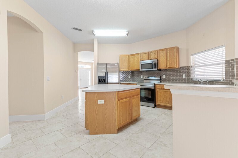 FULLY FENCED, SPACIOUS 3/2/2 ON A CUL DE SAC IN POPULAR LEHIGH WOODS property image